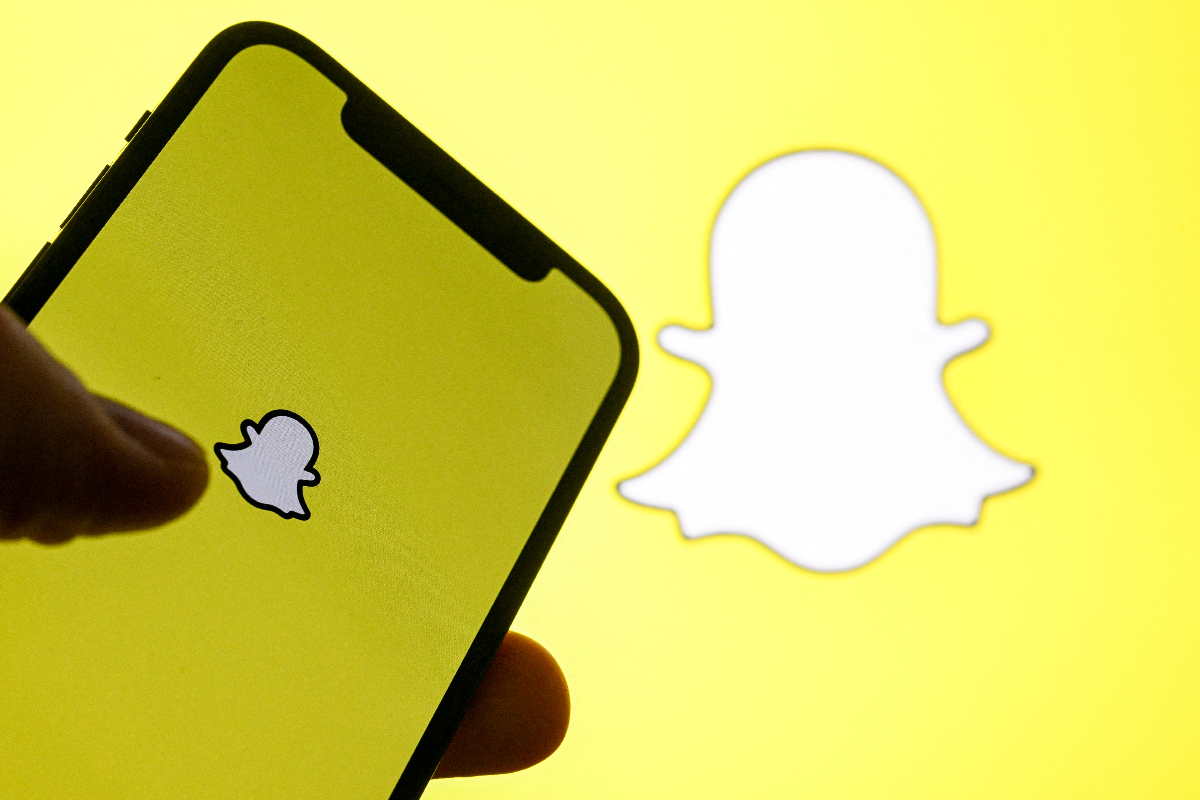 Snapchat Stops Paying for AI Spotlight Content in 2026