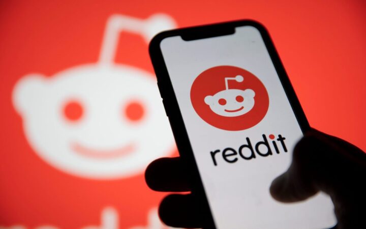 Reddit Ends Anonymous Browsing as AI Search Traffic Collapses